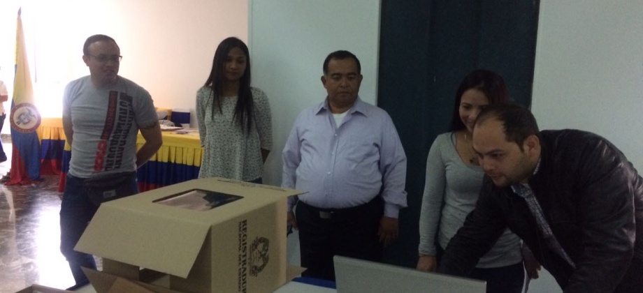 Consulado de Colombia en Puerto La Cruz, Venezuela, inicia jornada de votación en tres puntos habilitados para este fin.
